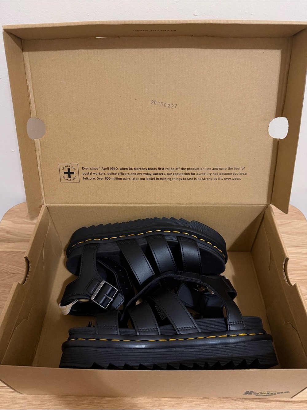 women’s dr martens blaire sandals